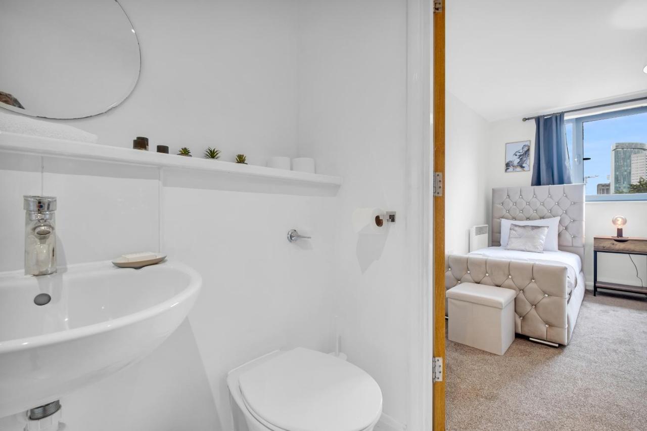 Stylish 4Th Floor 2 Bedroom En Suite City Centre Apartment With Parking By Azura Nights Birmingham Kültér fotó