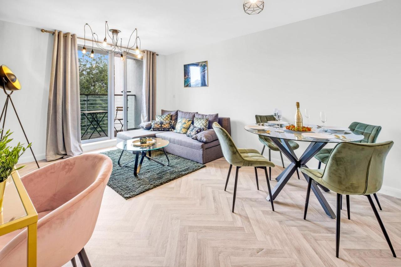Stylish 4Th Floor 2 Bedroom En Suite City Centre Apartment With Parking By Azura Nights Birmingham Kültér fotó