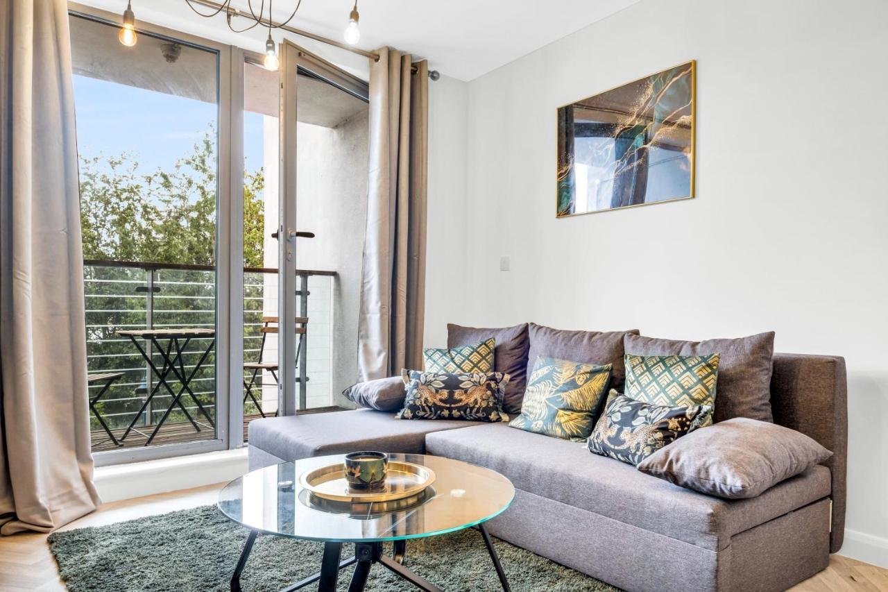 Stylish 4Th Floor 2 Bedroom En Suite City Centre Apartment With Parking By Azura Nights Birmingham Kültér fotó