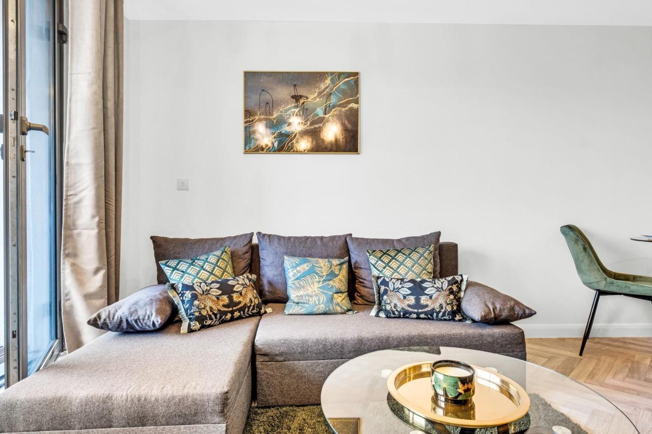 Stylish 4Th Floor 2 Bedroom En Suite City Centre Apartment With Parking By Azura Nights Birmingham Kültér fotó